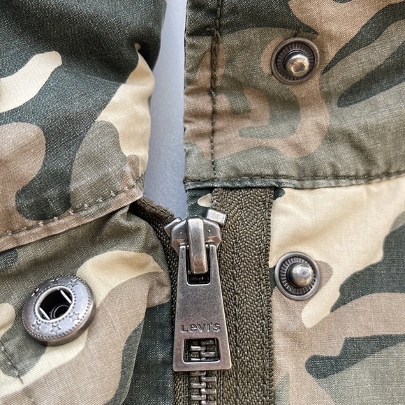 EUC Levi’s Camo lightweight utility Jacket Womens size M - Picture 14 of 17